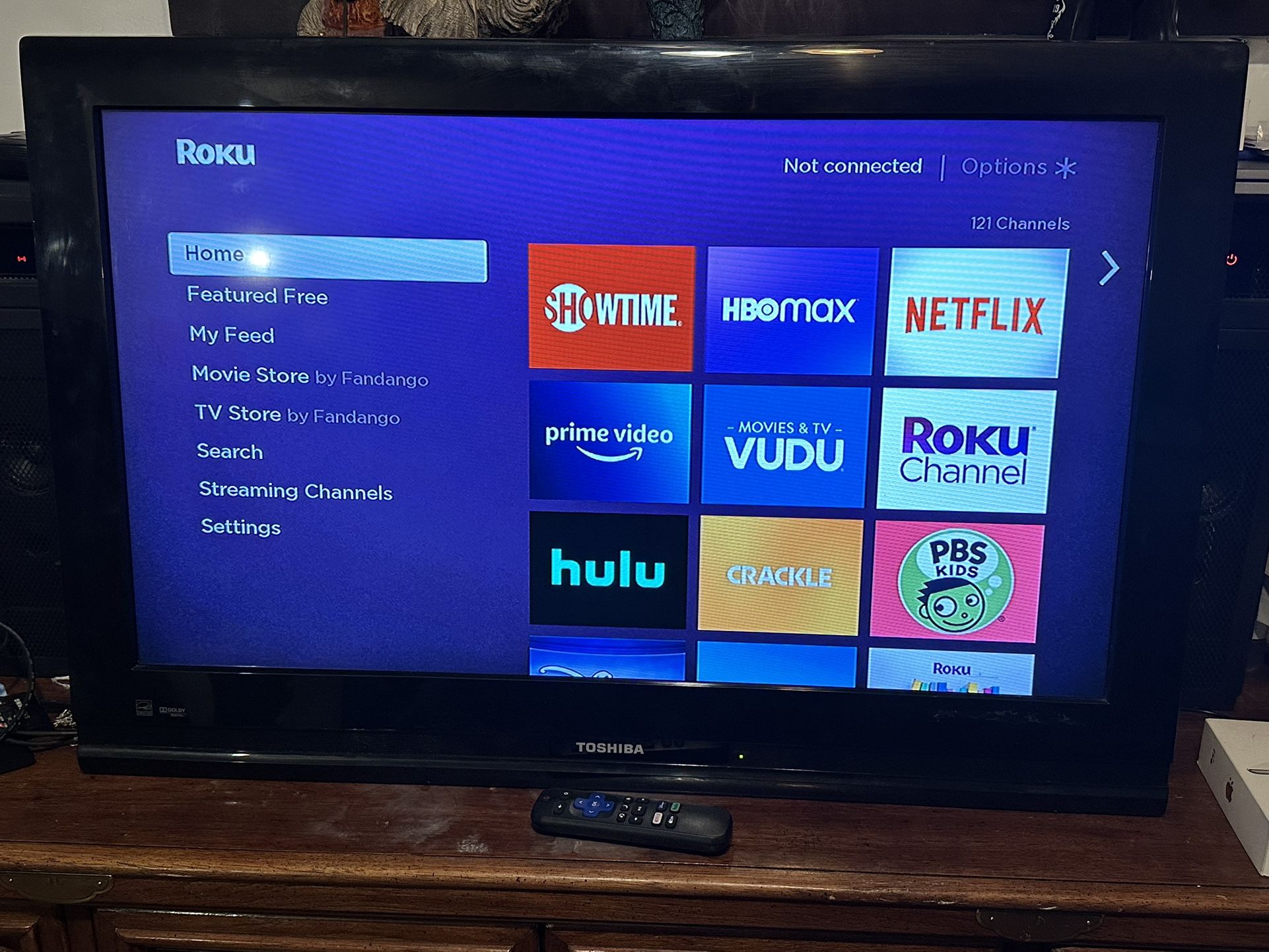 32 Inch Toshiba TV with Roku Box And Remote 