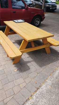 picnic table