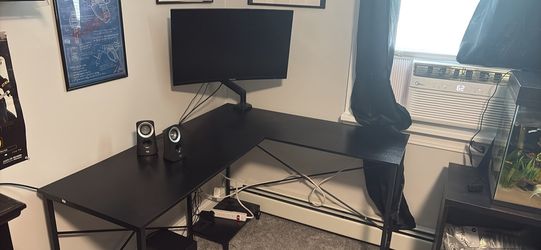 2 corner desks