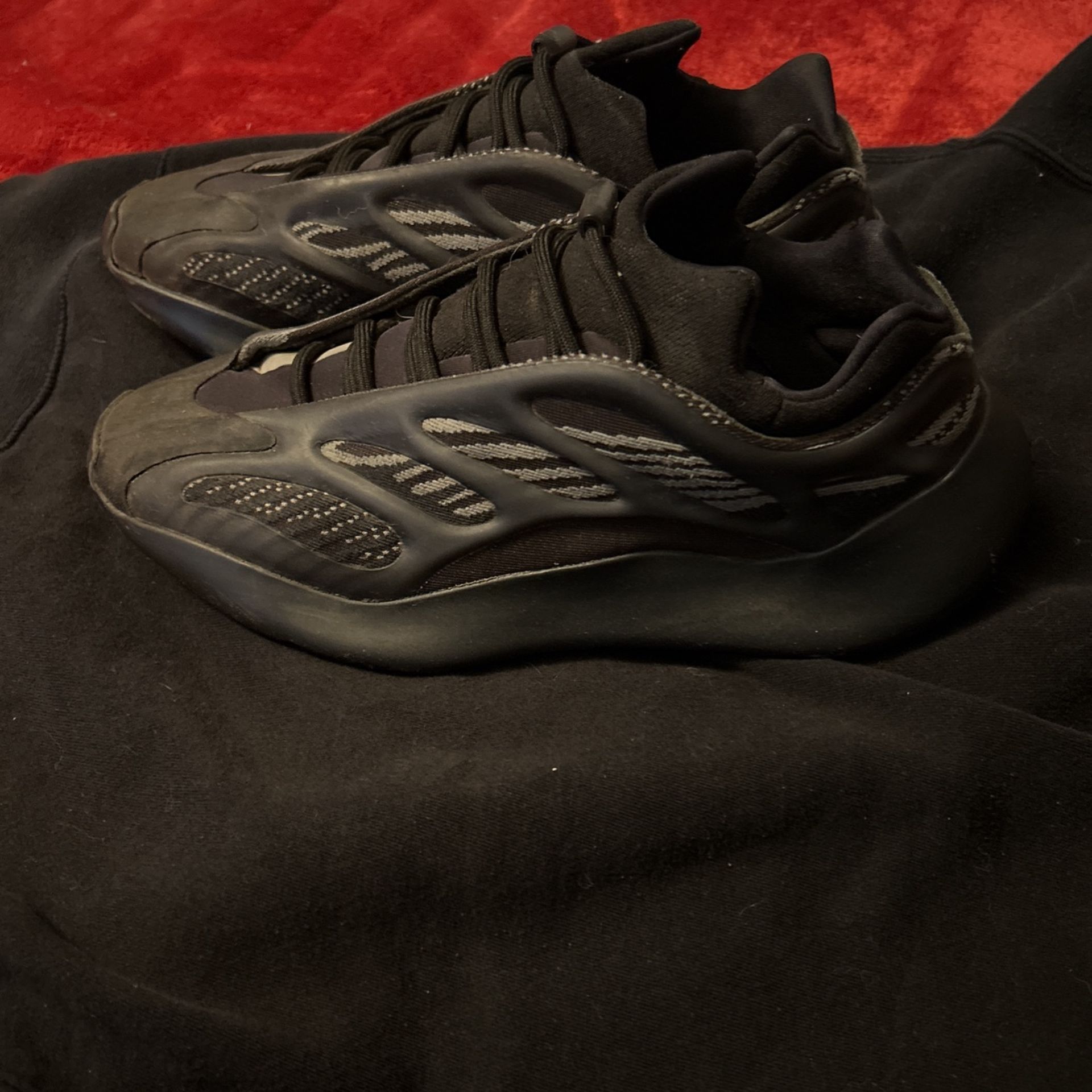 Yeezys Boost 700 Size 9