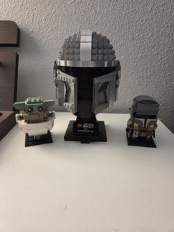 Mandalorian LEGO Helmet + Brickheadz Set