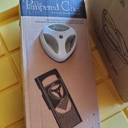 The Pampered Chef Ultimate Slice And Grate