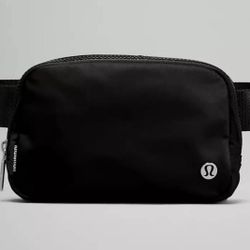 Lululemon Everywhere Belt Bag