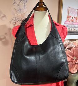 Coach black leather shoulder bag