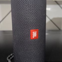 JBL Flip 5 Bluetooth Speaker