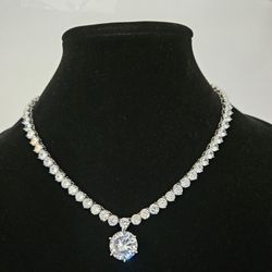 Amrita singh Silver Tone Crystal necklace 17"