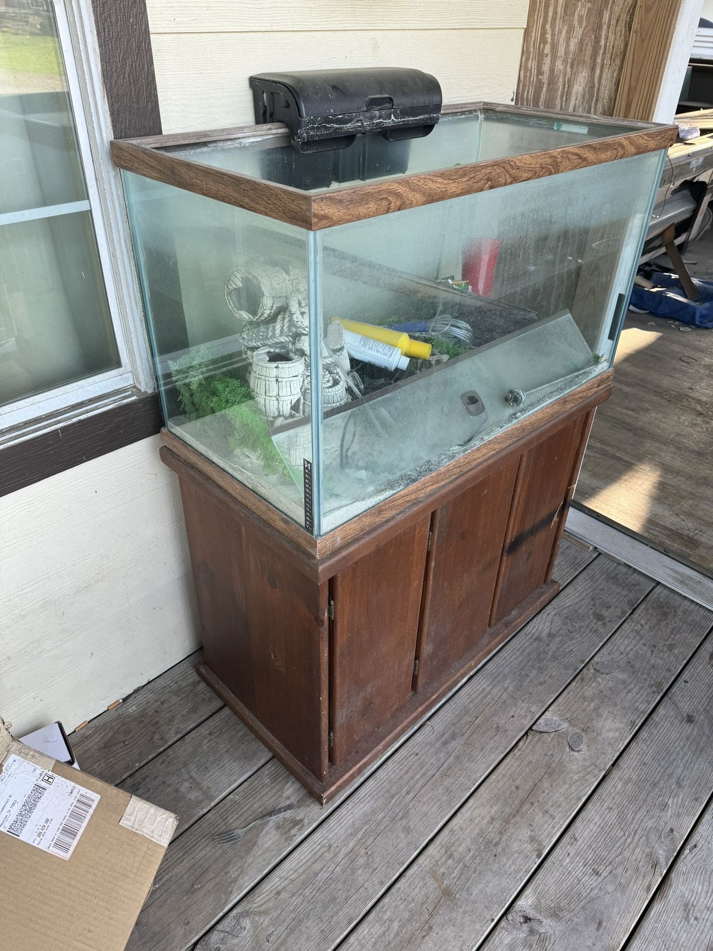 75 gallon fish tank with wooden stand