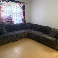Modern Gray Sectional Sofa with Chaise – Great Condition