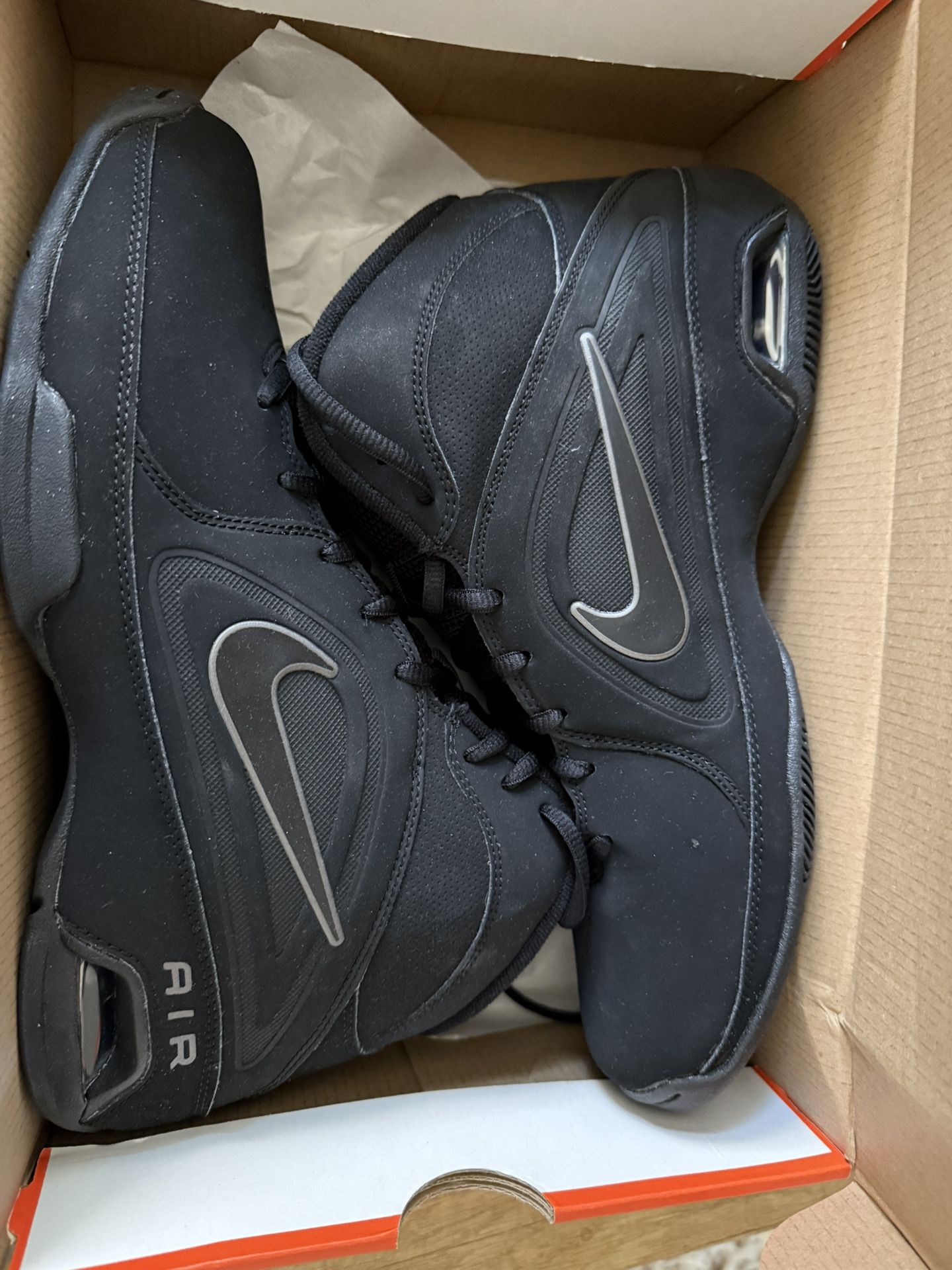 Brand New Nike Basketball Men’s Shoe Size 9