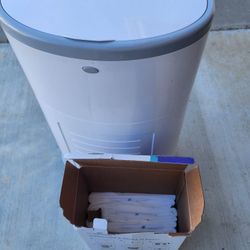 Dekor Diaper Pail With Refill Bags
