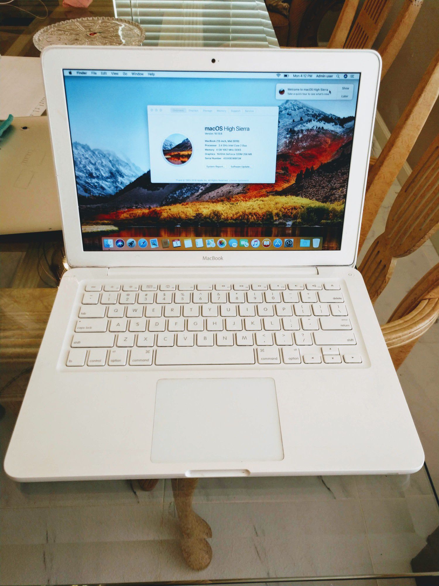 2010 White Unibody Apple MacBook Pro 4GB/250GB! W Charger! Newer Battery