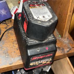Versavolt 14.4 V  Snap On Battery And Charger 