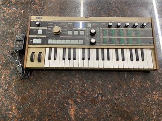 Korg MicroKorg Synthesizer with Power Adapter