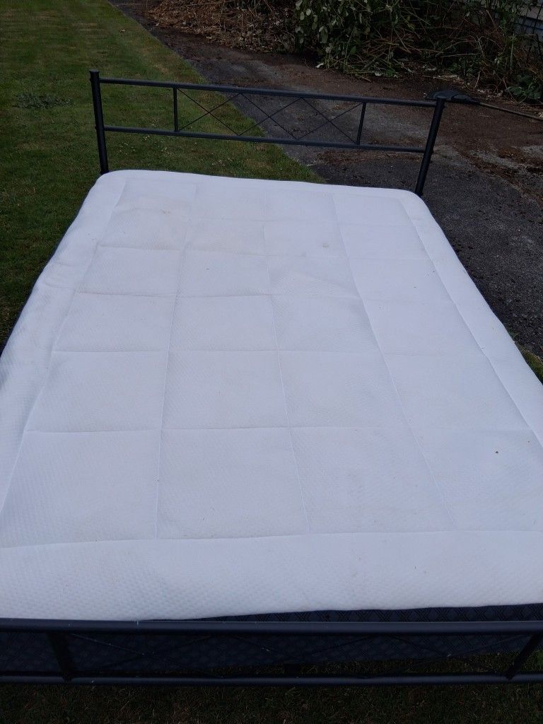 Full Size Bed Frame And Mattress You Can Take The Cover Off Mattress To Wash