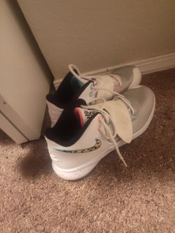 Kyrie Basketball Shoes