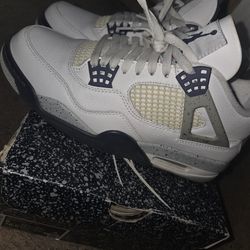 Air Jordan 4 retro size 9 Men
