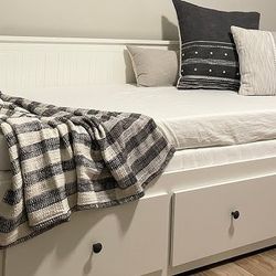 Ikea Daybed And 2 Matreses