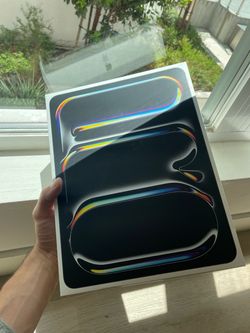 Brand new Ipad Pro 13 inch M5  1 TB wife + cellular MSRP 2500