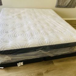 King Size Pillow Top Serta Perfect Sleeper (NEW)