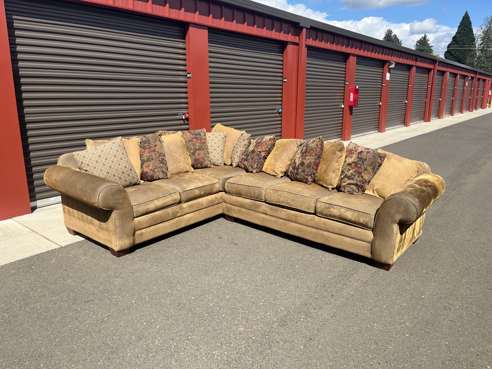 Brown Sectional Couch Bassett Furniture - Free Delivery!