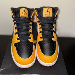 Jordan 1 Mid 