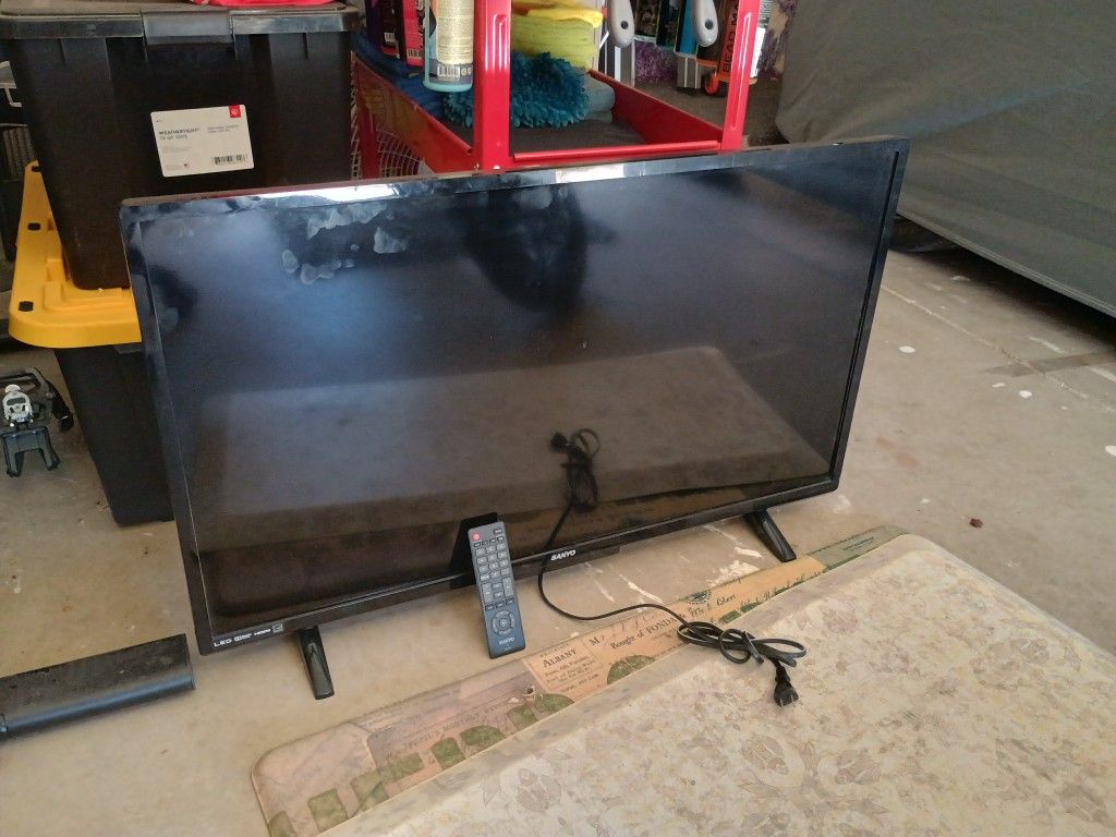 Sanyo 40" TV W/Remote