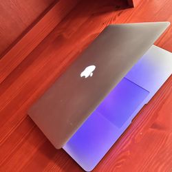 Apple MacBook Air 13” I5/8GB/256GB SSD $200