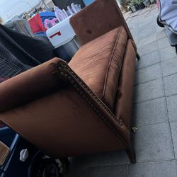 brown velvet chaise lounge / Sofa