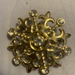 Gold Pin Broche