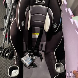 Graco Car  Extend2fit Car Seat 