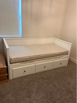 Ikea Hemnes Day Bed (White)
