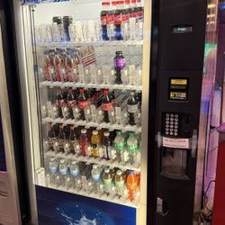 Dixie-Narco Bevmax 5800-4 Beverage Vending Machine