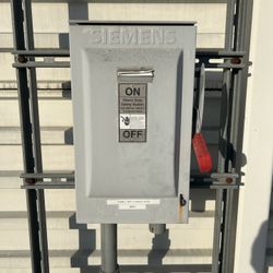 Siemens 60amp , 600V Safety Disconnect Switch Model HF362R Nema 3R