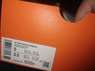 W NIKE REVOLUTION 8 Size 5 Woman's Shoes