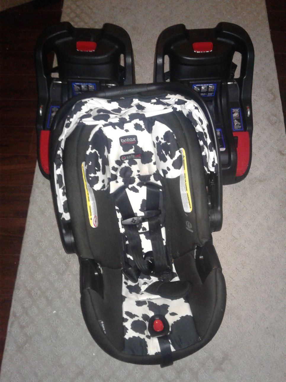 Britax b-safe ultra infant car seat- cowmooflauge and 2 bases