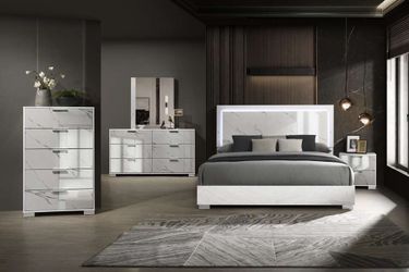 4 PC BEDROOM SET NEW IN BOX (MATTRESS AND CHEST SOLD SEPARATELY)