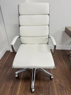 Modern White Executive Office Chair / Desk Chair - Great Condition