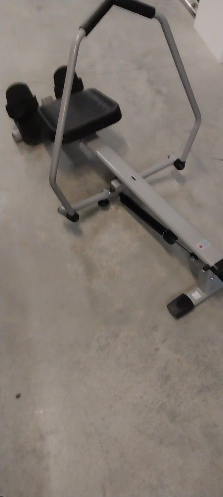 Sunny Health & Fitness Full Motion Rowing Machine