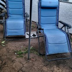 Zero gravity lounge chairs