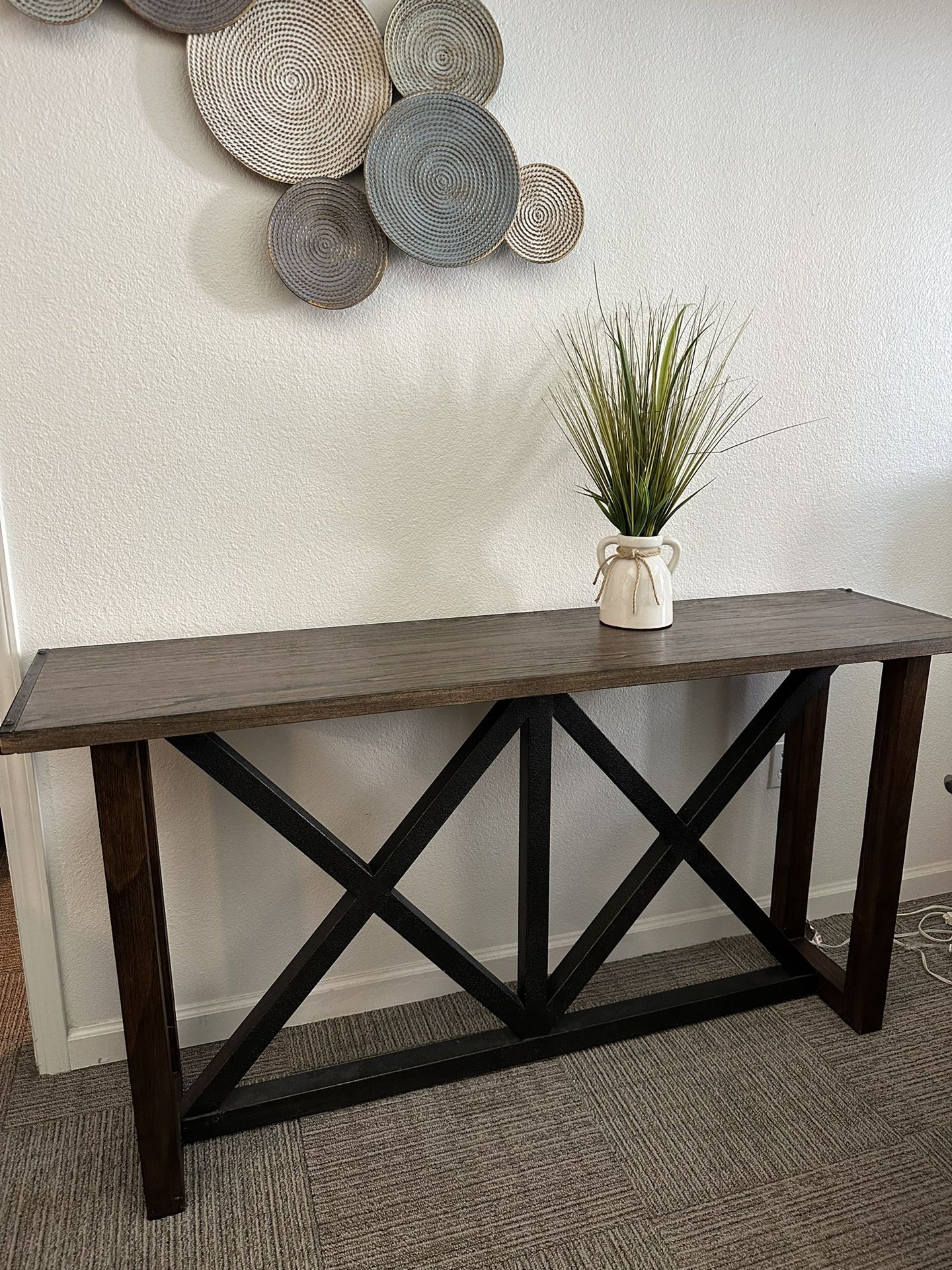 Console/entry Table 