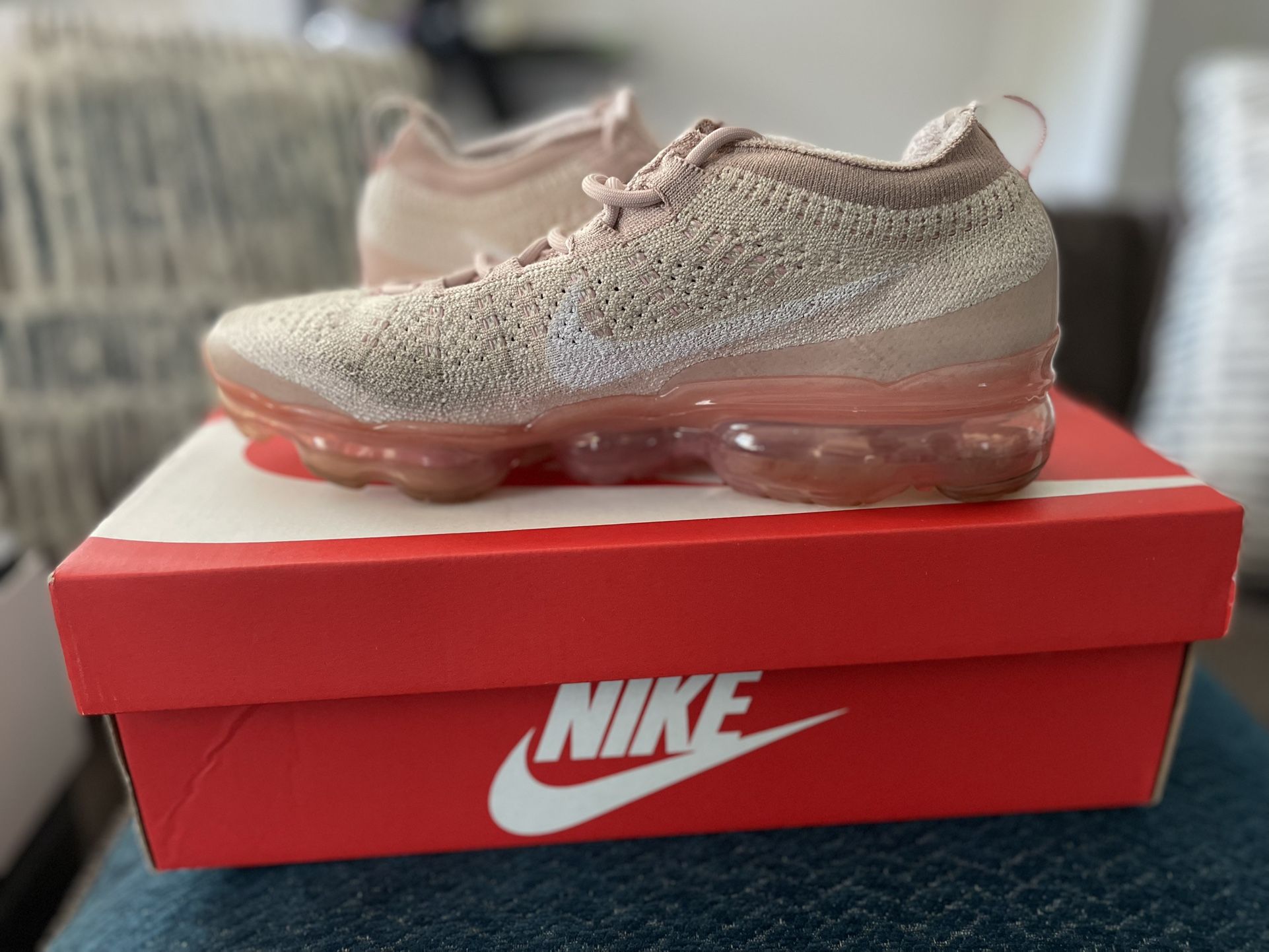 VaporMax Women’s Size 9 Comes With Box As Well