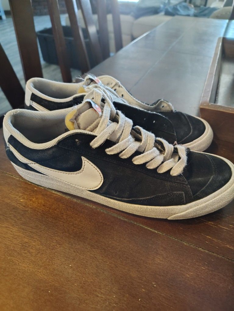 Size 9 Men's Nike Shoe