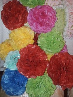 Flores de papel para decor en fiestas a $1.00 cada una