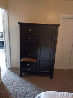 Dressing cabinet
