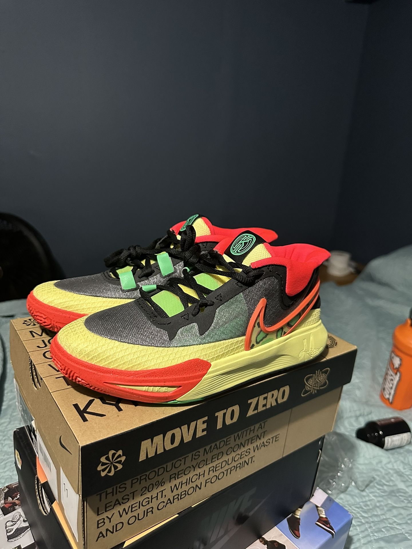 New Kyrie 8 “Black lemon Chiffon” (GS) Youth Size 6Y