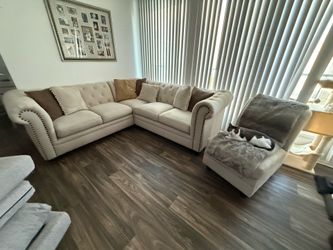 Tufted sectional beige