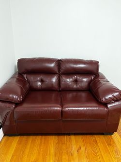 Beautiful Burgundy Red Faux Leather Loveseat – Excellent Condition