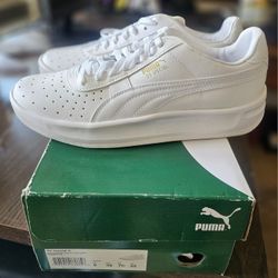 WHITE PUMA SNEAKERS