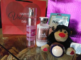 Pink bath and body works gift set