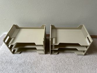 Desk organizer shelf